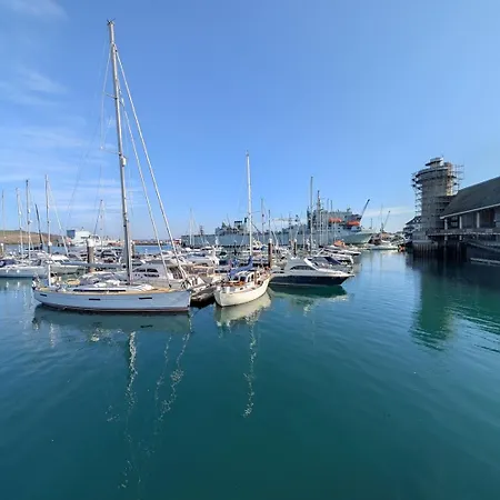 Casa vacanze Large Stylish 3-bed Townhouse | Free Parking & Walk To & Shops *