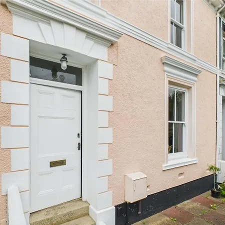 Casa vacanze Large Stylish 3-bed Townhouse | Free Parking & Walk To & Shops *