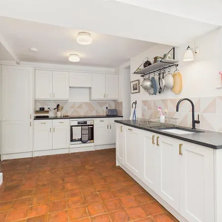 Casa vacanze Large Stylish 3-bed Townhouse | Free Parking & Walk To & Shops