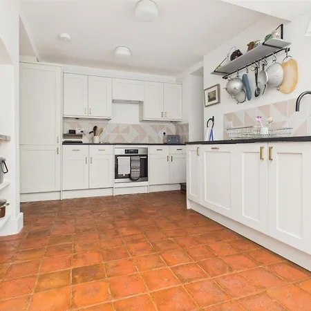 Casa vacanze Large Stylish 3-bed Townhouse | Free Parking & Walk To & Shops *