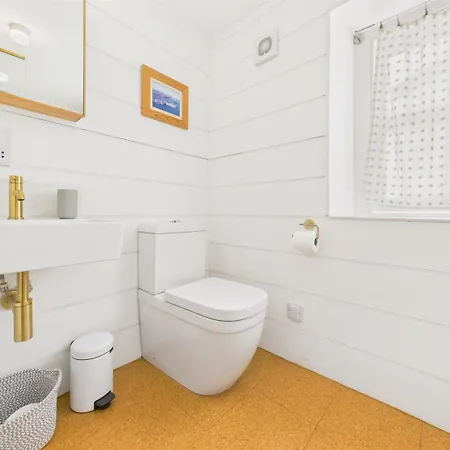 Casa vacanze Large Stylish 3-bed Townhouse | Free Parking & Walk To & Shops