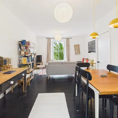 Casa vacanze Large Stylish 3-bed Townhouse | Free Parking & Walk To & Shops *